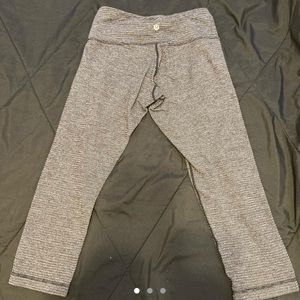 Lululemon gray cropped
leggings!